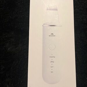 Esthetician tool for deep product penetration & exfoliation.